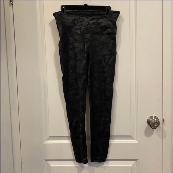 Spanx Faux Leather Camo Leggings - Picture 6 of 7